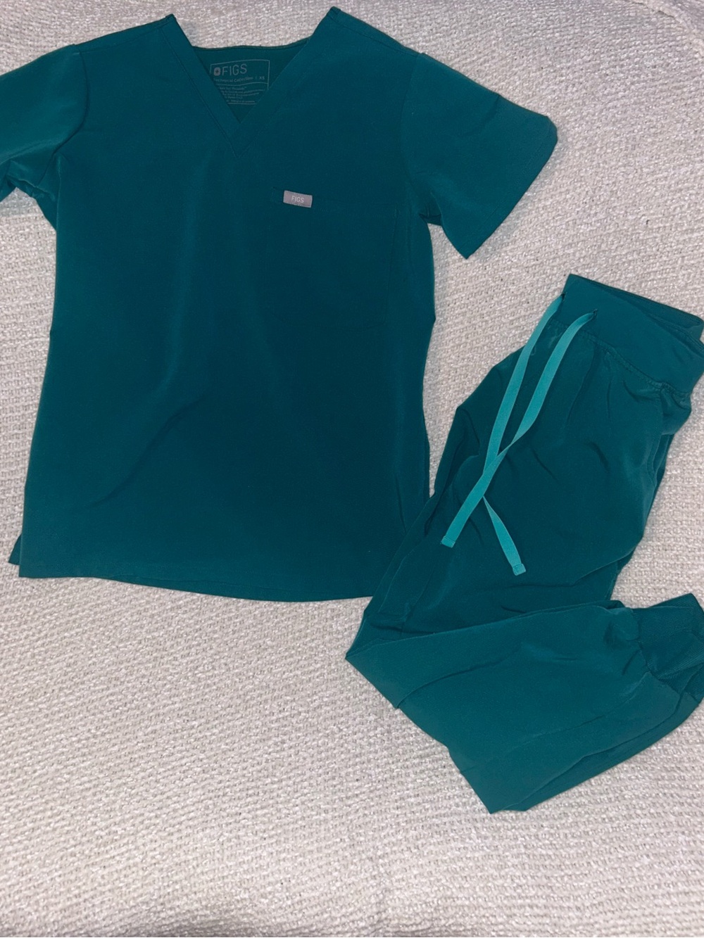 Figs Caribbean Blue Jogger Set